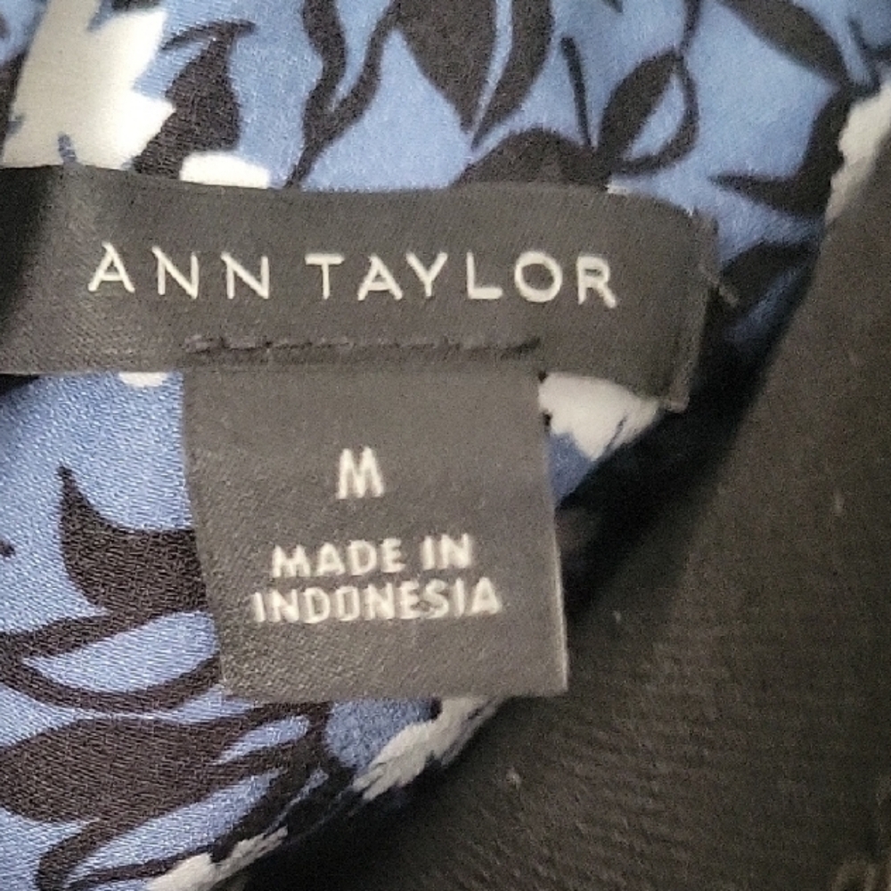 Ann Taylor Navy Blue and White Floral Button-Up Blouse - Picture 2 of 5